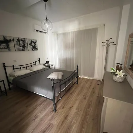 The Prime Location Lovely 1 Bedroom Apartment *