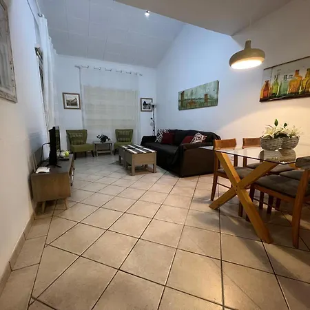 The Prime Location Lovely 1 Bedroom Apartment