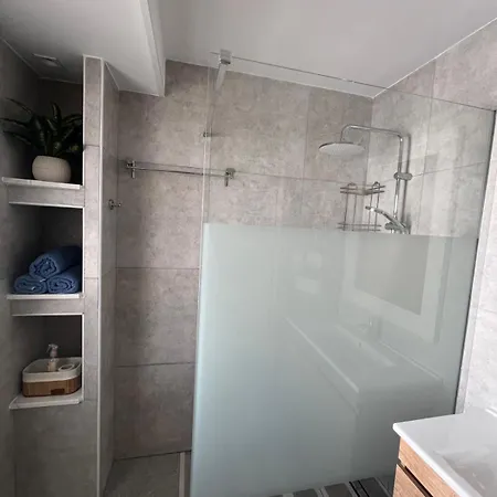 The Prime Location Lovely 1 Bedroom شقة *