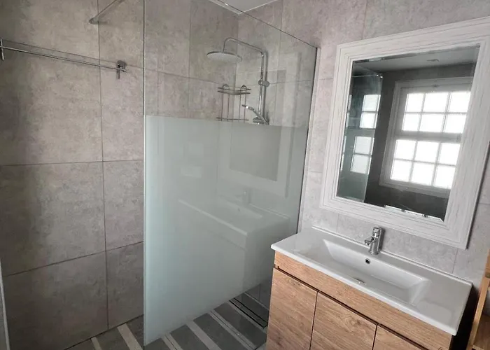 The Prime Location Lovely 1 Bedroom *